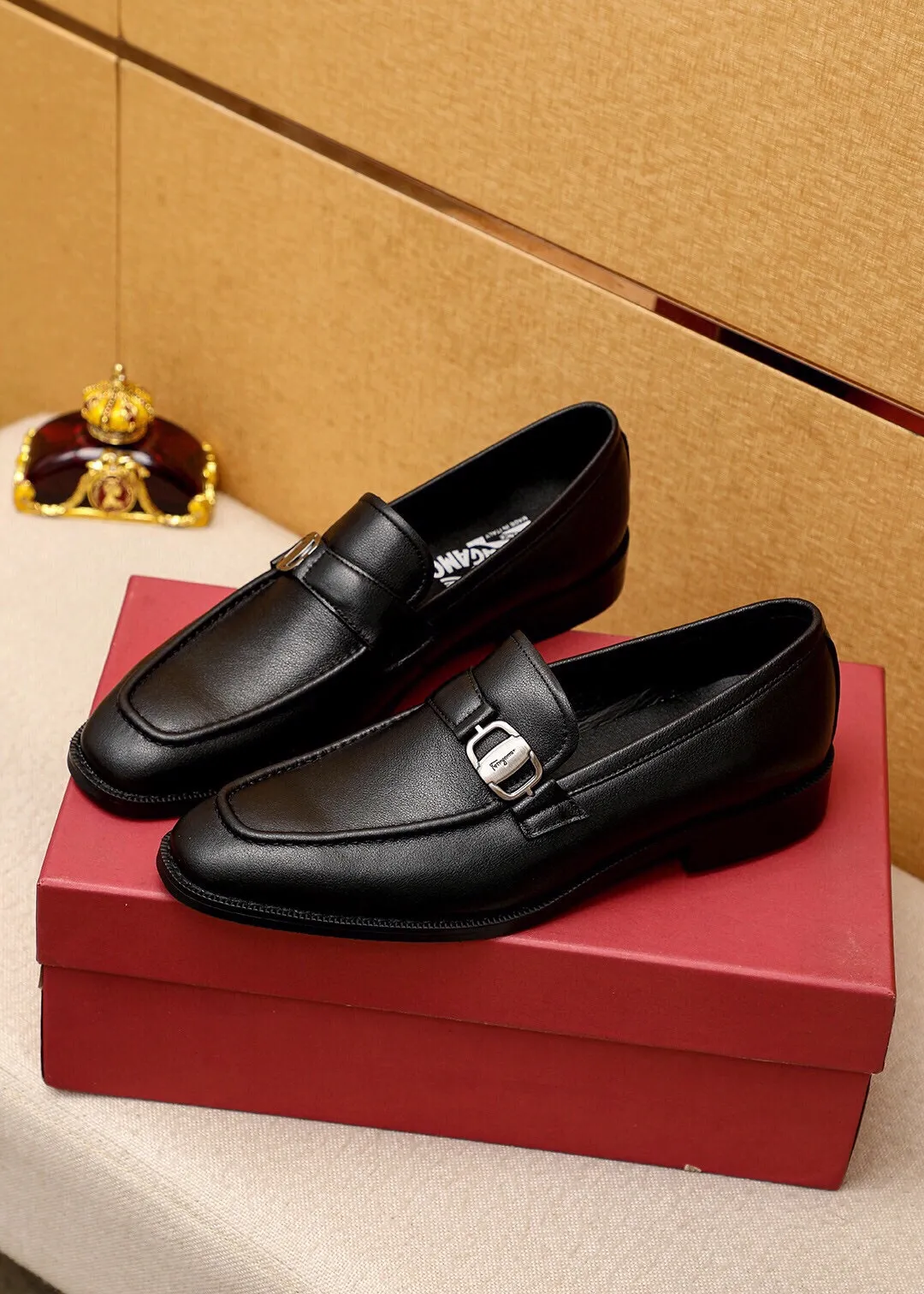 Men's shoes 💰400 💐 Product trademark: Ferragamo "Ferragamo" casual leather shoes Regular size: 39-44 (38.45.46🉑️customized) Product materials: Selected imported calfskin upper + classic hardware buckle, imported pig leather lining. Strong three-dimensional visual effect, non-slip and wear-resistant combination outsole Color: 1⃣️color optional